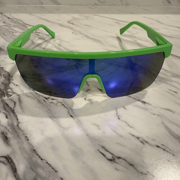 Authentic HAWKERS Polar Diamond Green Plastic Shield Sunglasses Plastic Lens - Picture 1 of 7